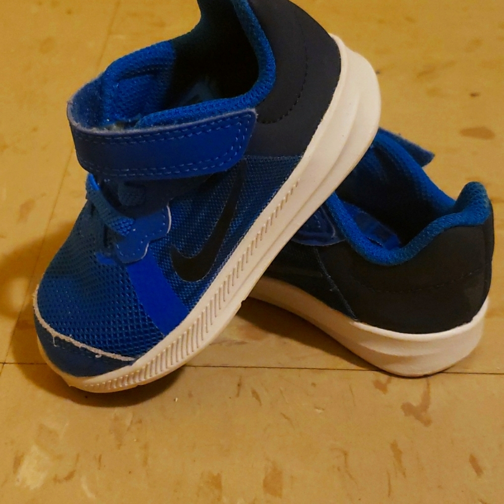 Toddler boys, blue size 5 Nike